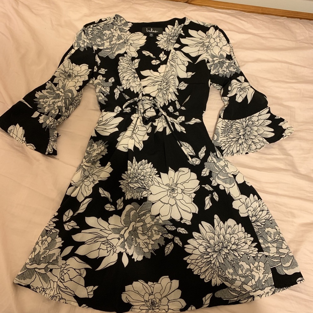 Lulu’s black and white floral print dress xs - Picture 3 of 5